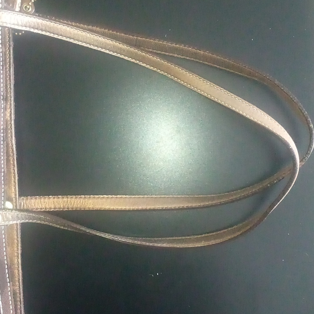 Coach - Picture 3 of 5